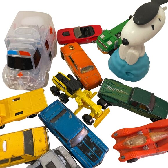 Vintage Hot Wheels Matchbox Die Cast Toy Car 38 Collection Snoopy Figure - Picture 7 of 10